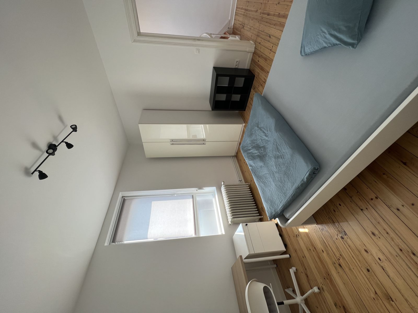 16 and 40m2 room near CRL Station (Belgium)